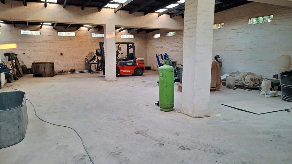 The main shed at the Hekpoort farm, with a forklift, gas cylinder and sacks, photographed during the police operation on 8 October 2026.