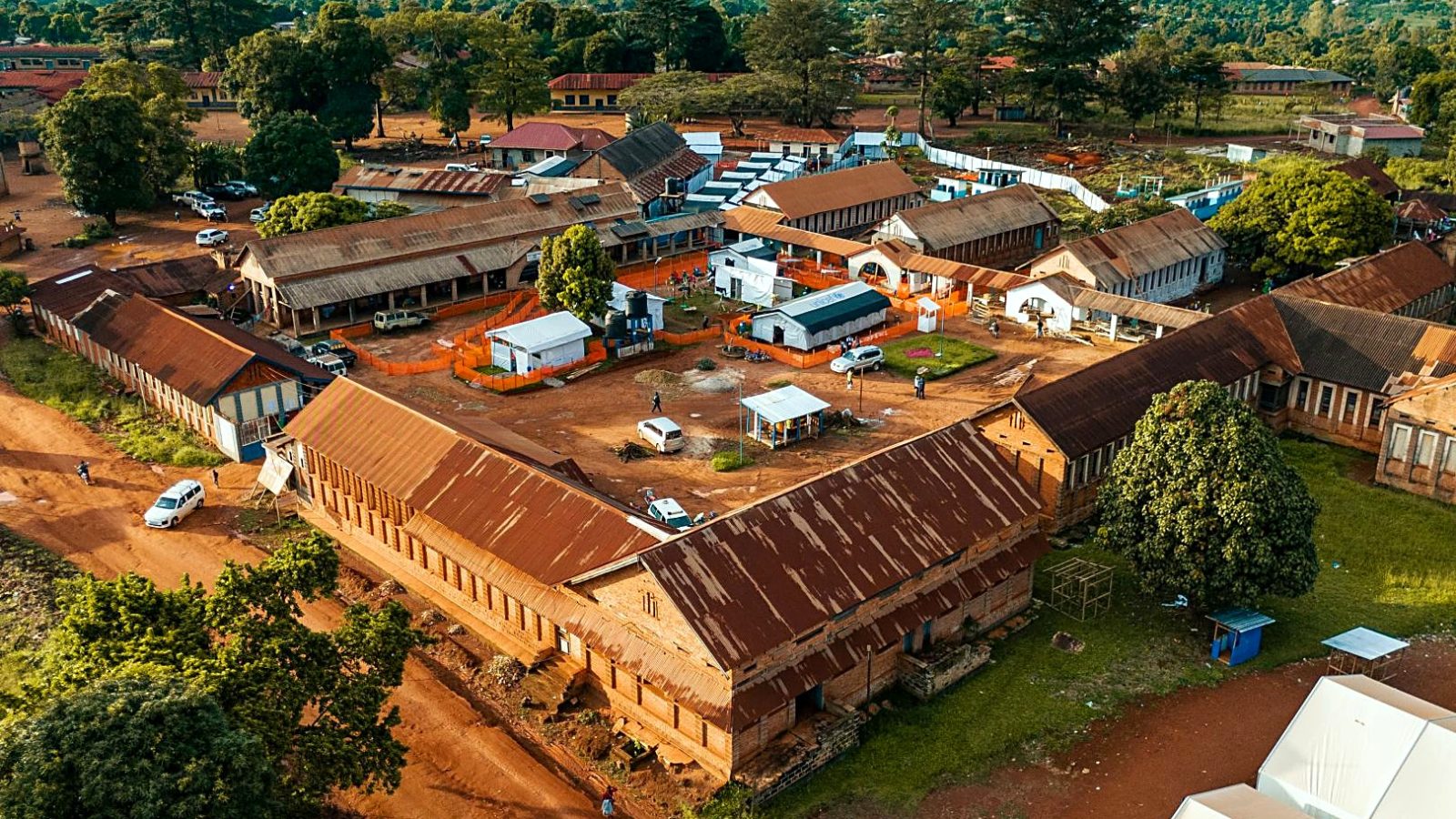 An aerial view of Isiro General Reference Hospital in Haut-Uélé province, where the Ebola treatment centre has been expanded to 50 beds with support from WHO and Médecins Sans Frontières.