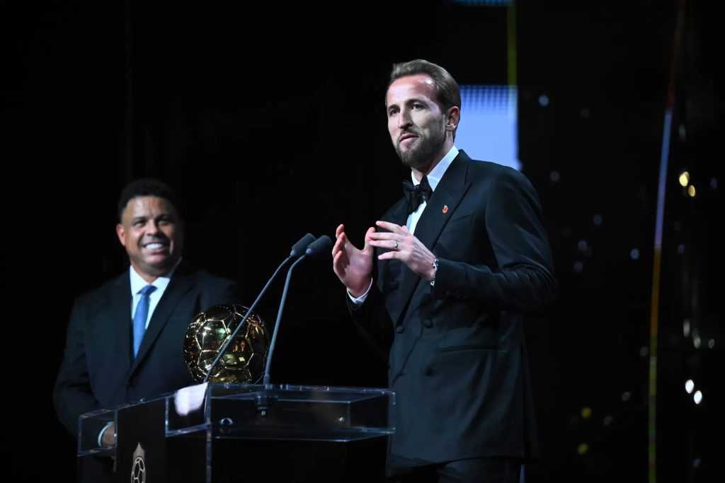 Harry Kane addresses the audience at the London Palladium after receiving the 2026 Ballon d’Or, the first ceremony held outside France.